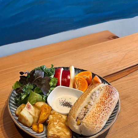 Taitung Sea Level Bed & Breakfast Bagian luar foto